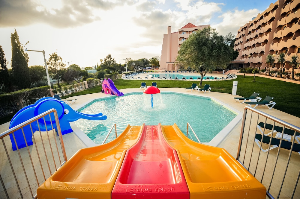 Vila Gale Atlantico Resort Hotel — Swimming pool in Albufeira, Faro