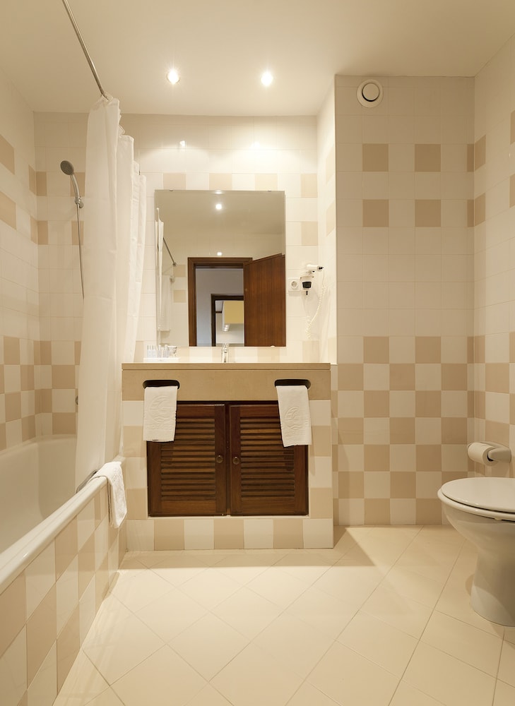 Vila Gale Atlantico Resort Hotel — Hotel rooms in Albufeira, Faro