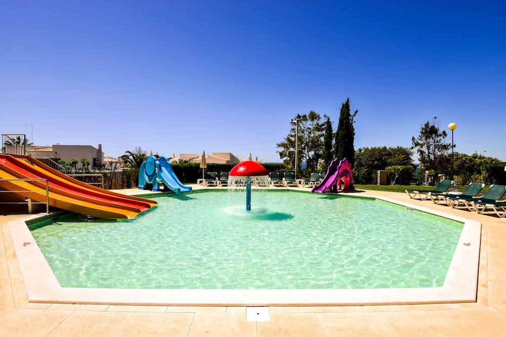 Vila Gale Atlantico Resort Hotel — Swimming pool in Albufeira, Faro