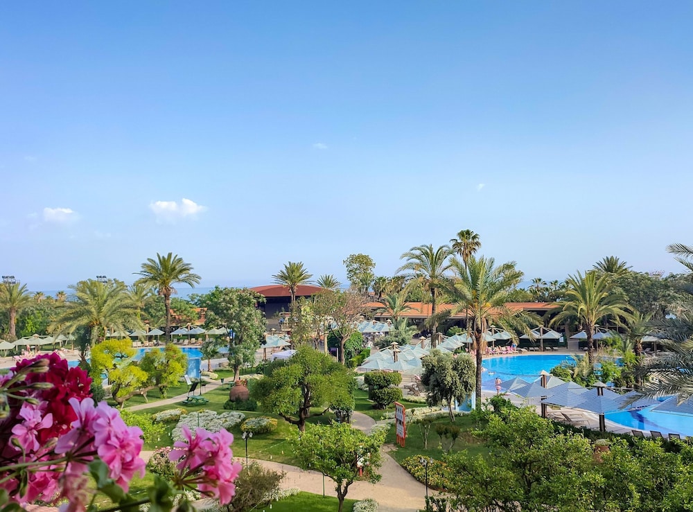 Belconti Resort Hotel - All Inclusive — Pool in Belek