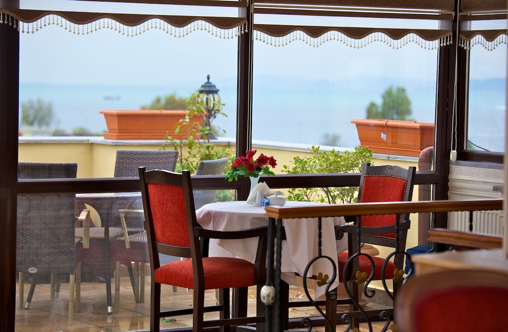 Amber Hotel - Special Class — Restaurant & bars in Istanbul, Istanbul