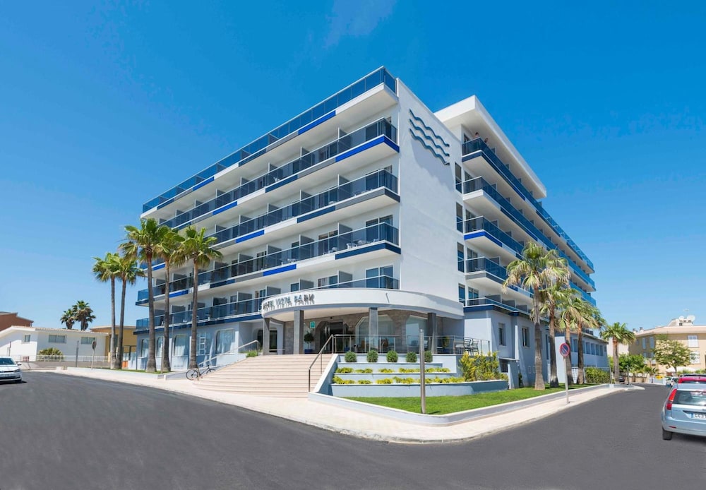 Hotel Vista Park — Hotel building in Can Picafort, Balearic Islands