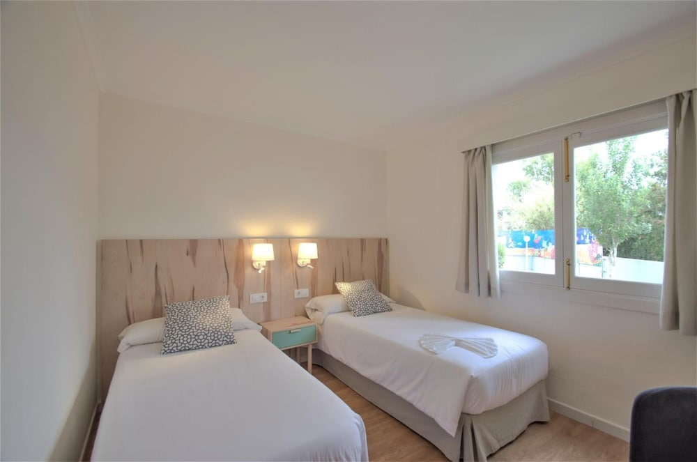 Hotel Vista Park — Hotel rooms in Can Picafort, Balearic Islands