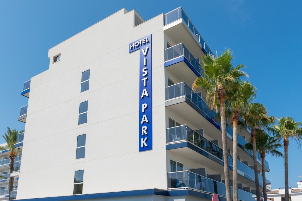 Hotel Vista Park — Hotel building in Can Picafort, Balearic Islands