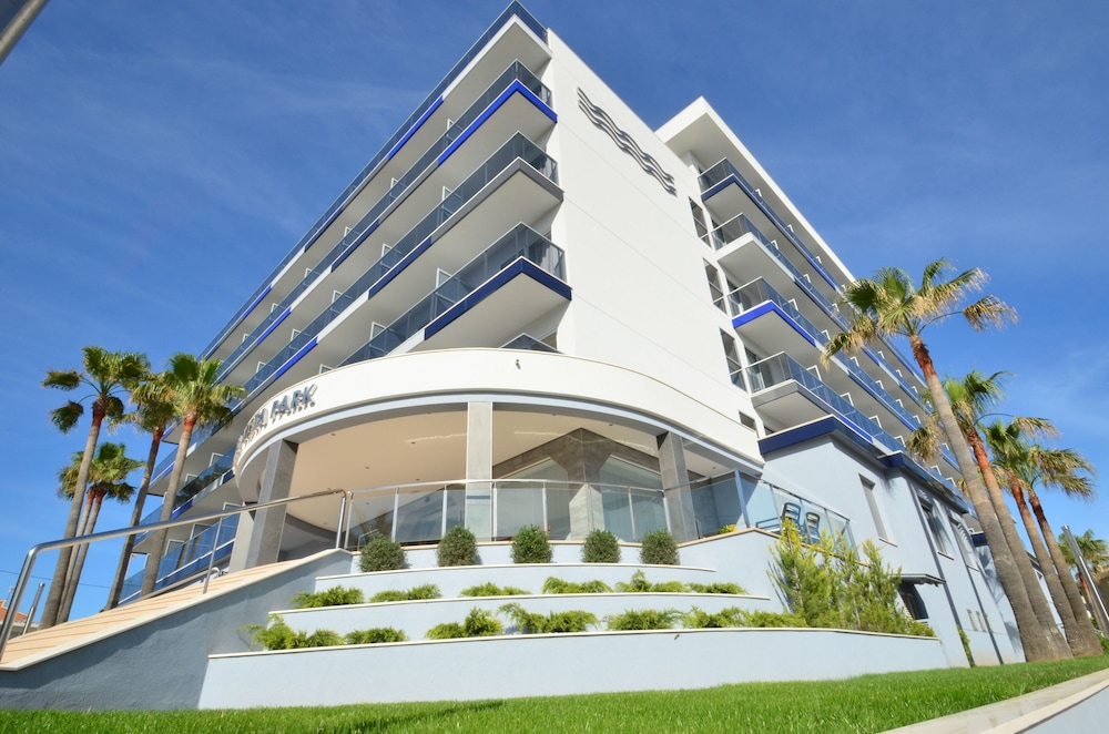 Hotel Vista Park — Hotel building in Can Picafort, Balearic Islands