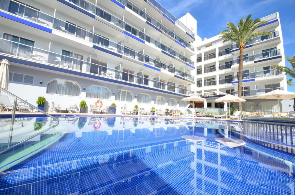 Hotel Vista Park — Swimming pool in Can Picafort, Balearic Islands