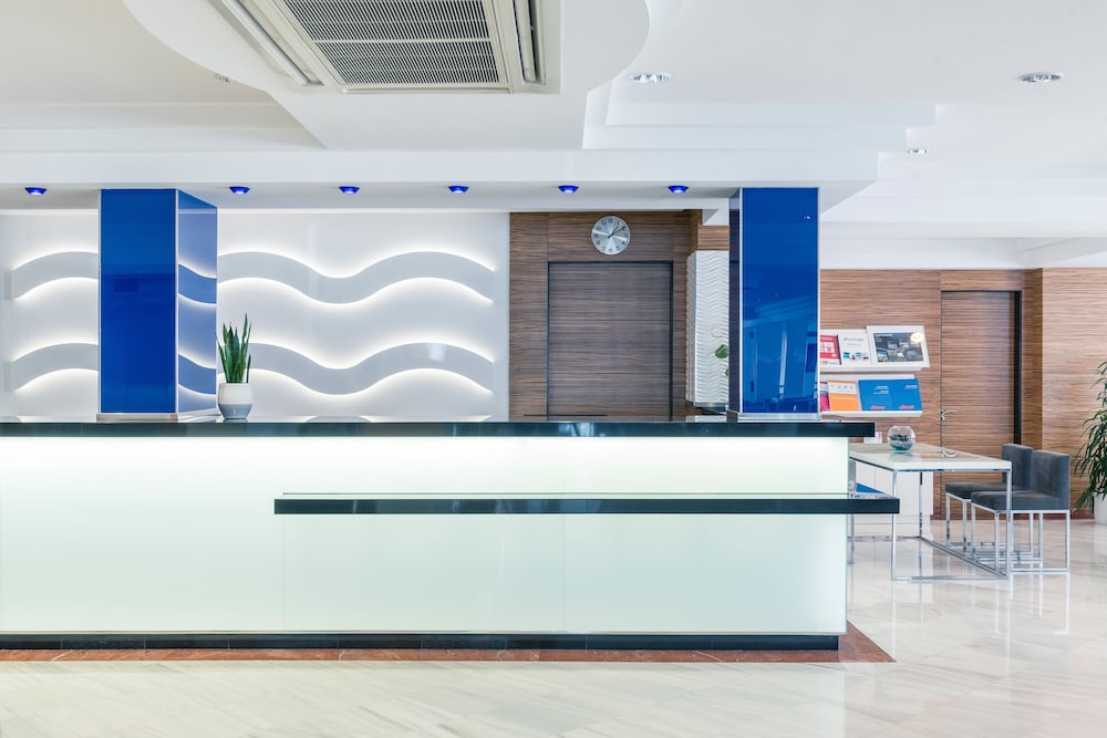 Hotel Vista Park — Hotel building in Can Picafort, Balearic Islands