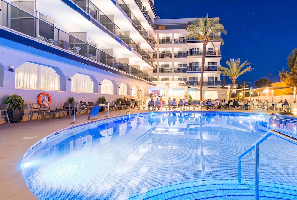 Hotel Vista Park — Swimming pool in Can Picafort, Balearic Islands