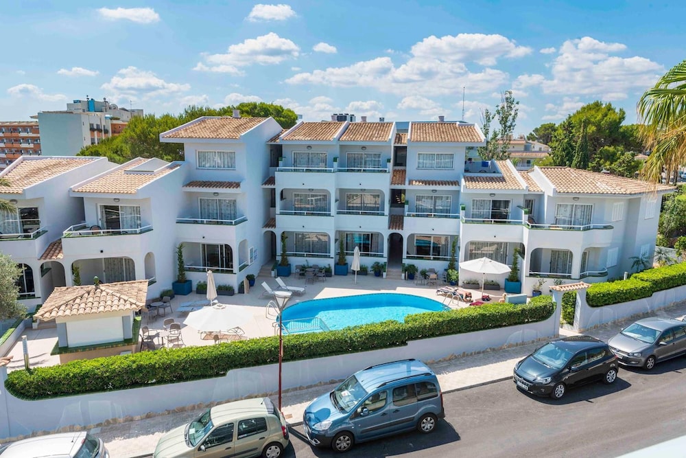Hotel Vista Park — Hotel building in Can Picafort, Balearic Islands