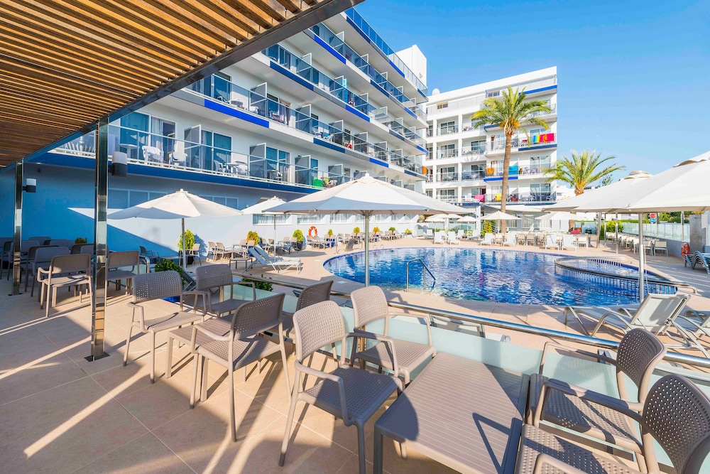Hotel Vista Park — Swimming pool in Can Picafort, Balearic Islands