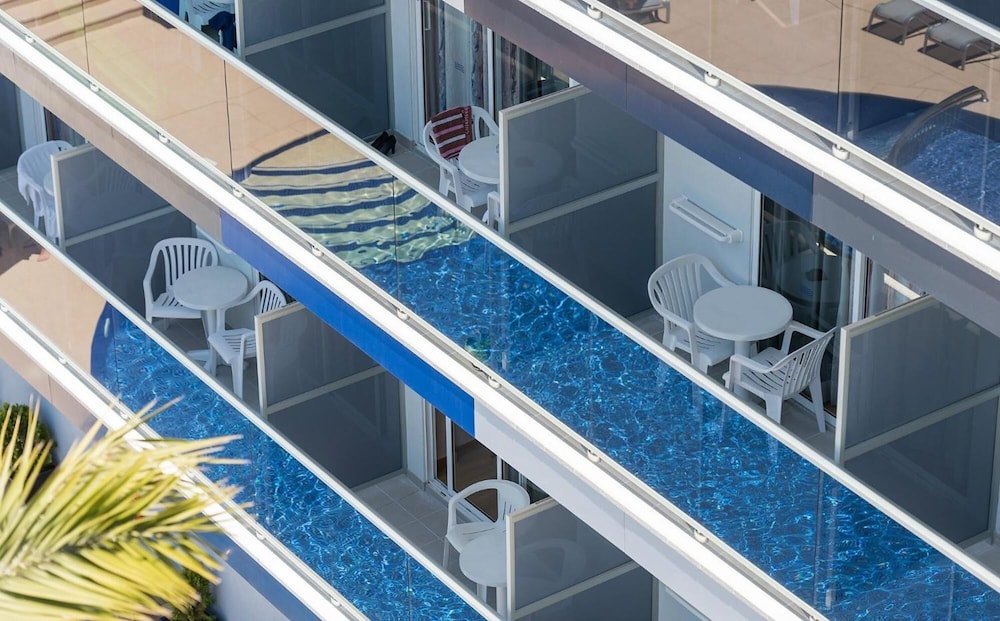Hotel Vista Park — Hotel building in Can Picafort, Balearic Islands