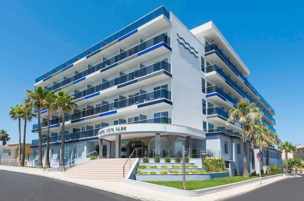 Hotel Vista Park — Hotel building in Can Picafort, Balearic Islands