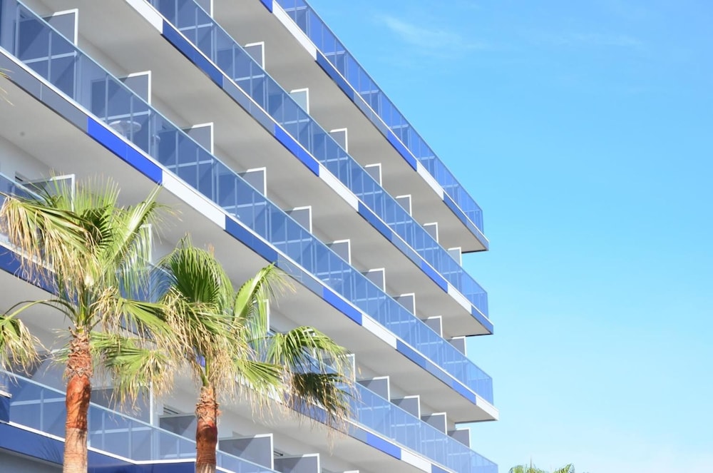 Hotel Vista Park — Hotel building in Can Picafort, Balearic Islands