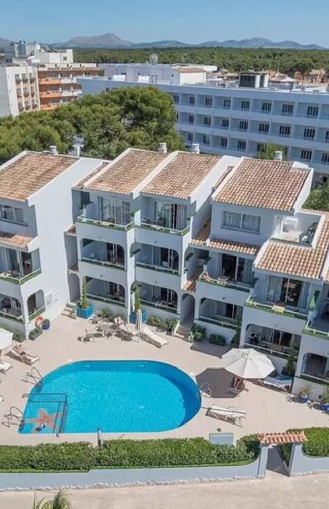 Hotel Vista Park — Hotel building in Can Picafort, Balearic Islands
