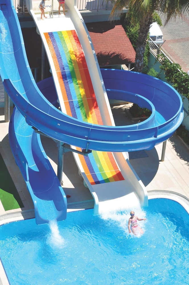 Blue Diamond Alya Hotel - All Inclusive — Swimming pool in Alanya