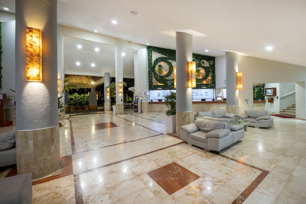 Viva Maya by Wyndham, A Trademark Resort — Hotel building in Playa del Carmen, Quintana Roo