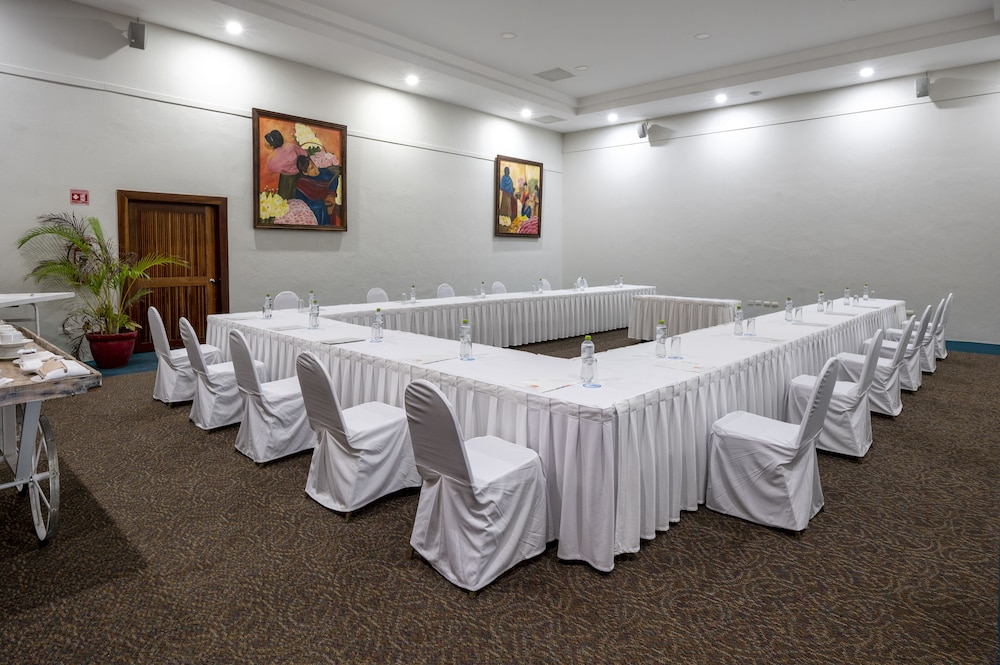 Viva Maya by Wyndham, A Trademark Resort — Hotel building in Playa del Carmen, Quintana Roo