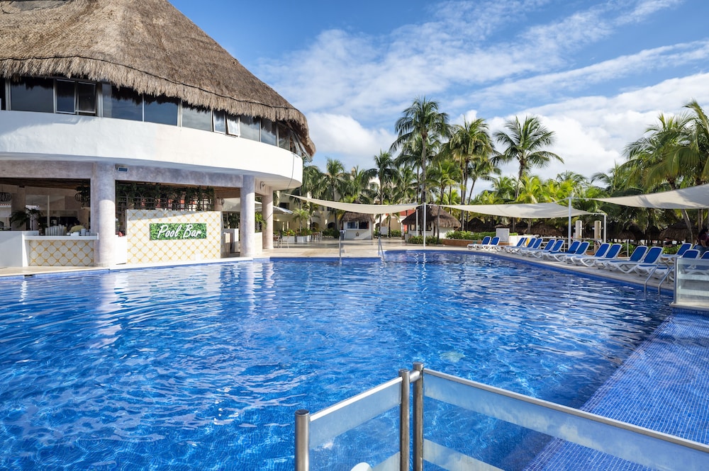 Viva Maya by Wyndham, A Trademark Resort — Swimming pool in Playa del Carmen, Quintana Roo