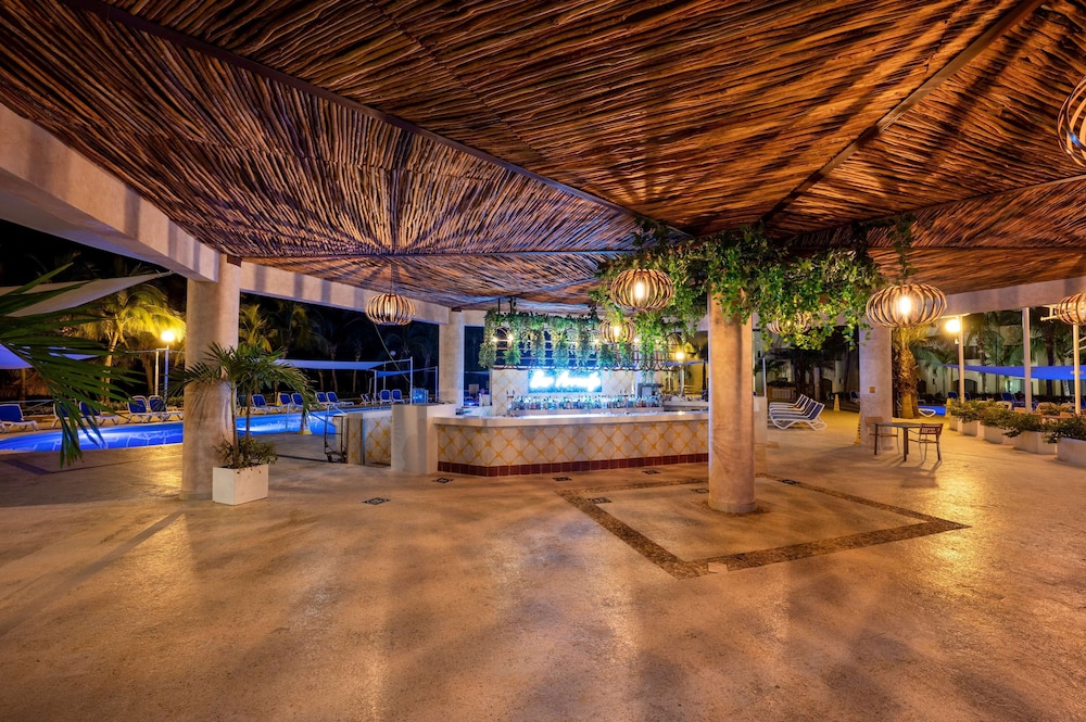 Viva Maya by Wyndham, A Trademark Resort — Restaurant & bars in Playa del Carmen, Quintana Roo