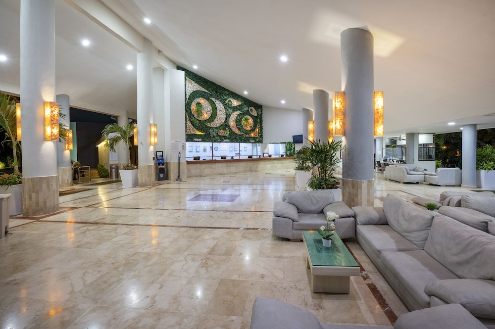 Viva Maya by Wyndham, A Trademark Resort — Hotel building in Playa del Carmen, Quintana Roo