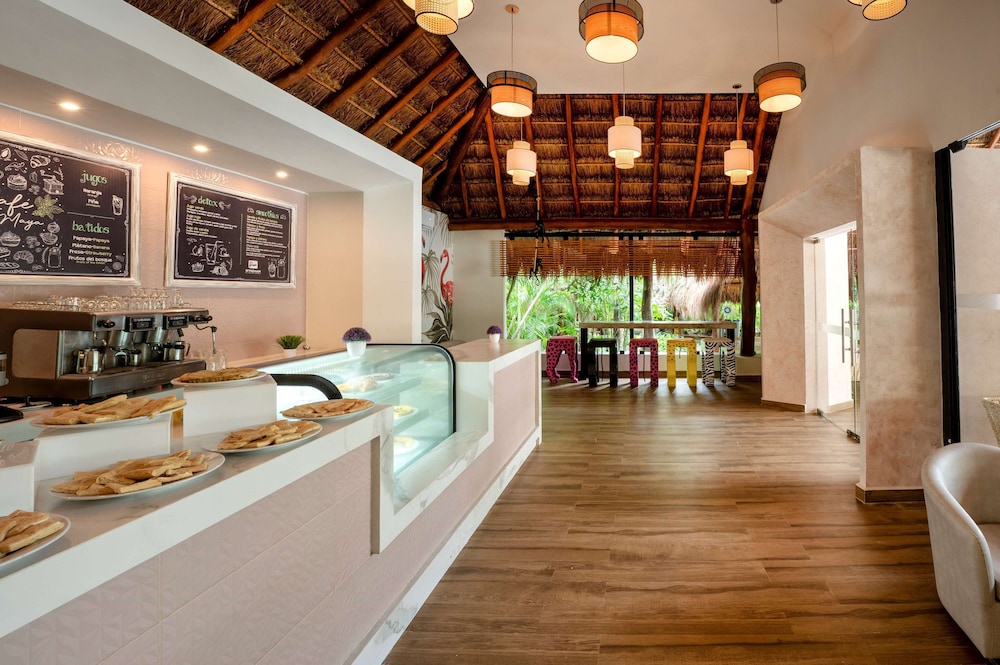 Viva Maya by Wyndham, A Trademark Resort — Restaurant & bars in Playa del Carmen, Quintana Roo