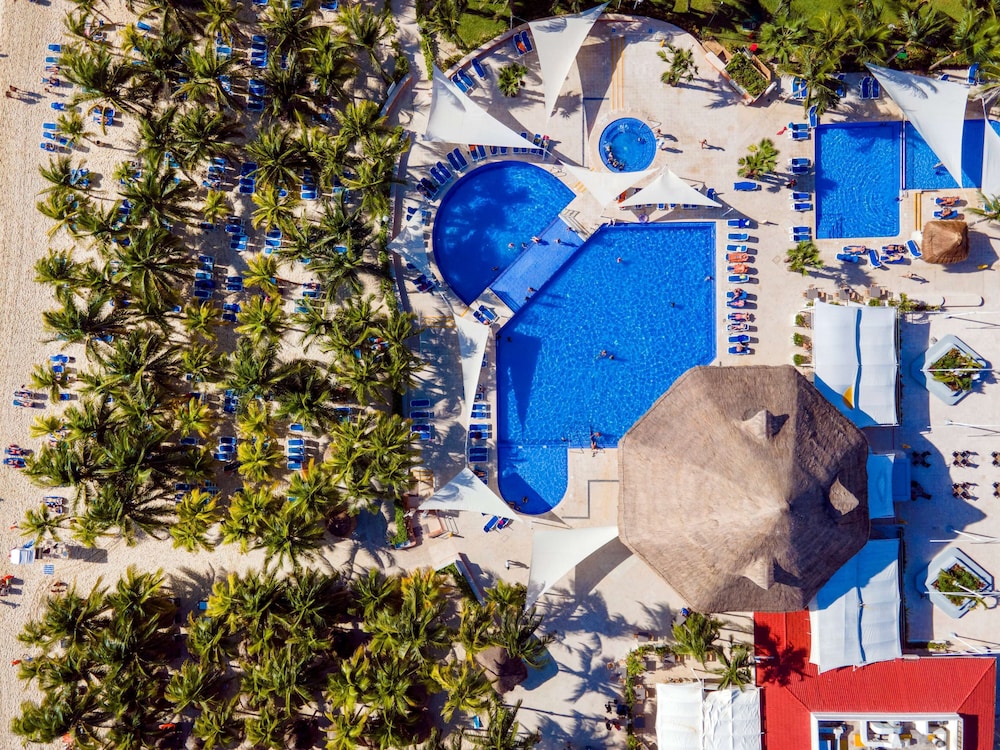 Viva Maya by Wyndham, A Trademark Resort — Swimming pool in Playa del Carmen, Quintana Roo