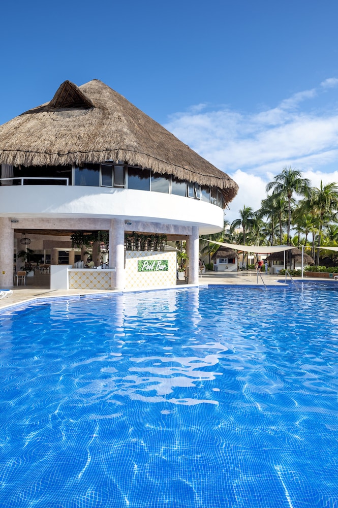 Viva Maya by Wyndham, A Trademark Resort — Swimming pool in Playa del Carmen, Quintana Roo