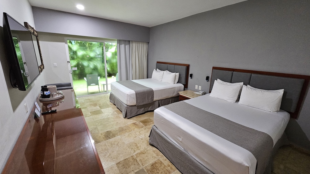 Viva Maya by Wyndham, A Trademark Resort — Hotel rooms in Playa del Carmen, Quintana Roo