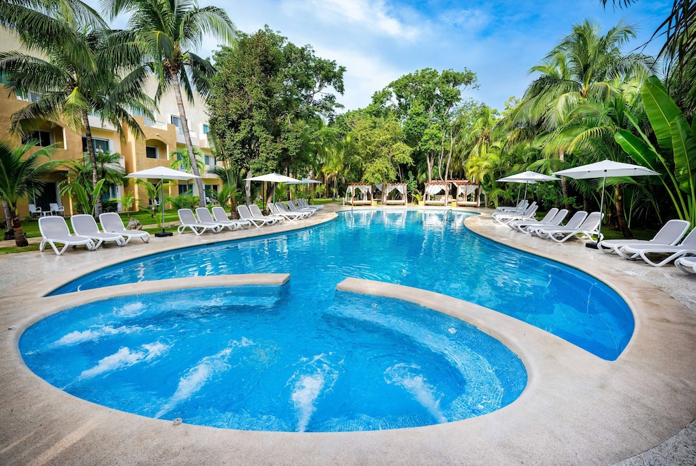 Viva Maya by Wyndham, A Trademark Resort — Swimming pool in Playa del Carmen, Quintana Roo