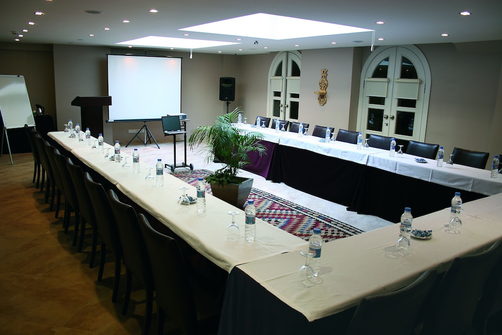 Celal Sultan Hotel - Special Class — Hotel building in Istanbul, Istanbul