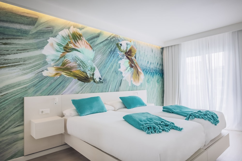 Iberostar Waves Alcudia Park — Hotel rooms in Playa de Muro, Balearic Islands