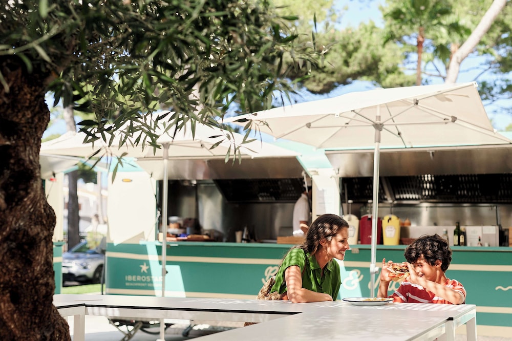 Iberostar Waves Alcudia Park — Restaurant & bars in Playa de Muro, Balearic Islands