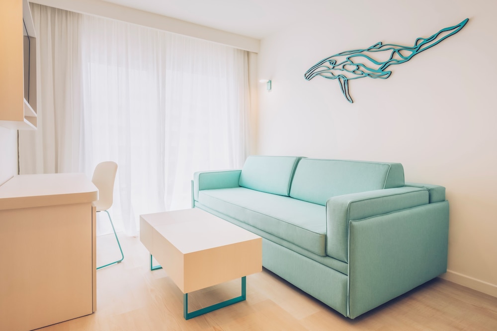 Iberostar Waves Alcudia Park — Hotel rooms in Playa de Muro, Balearic Islands
