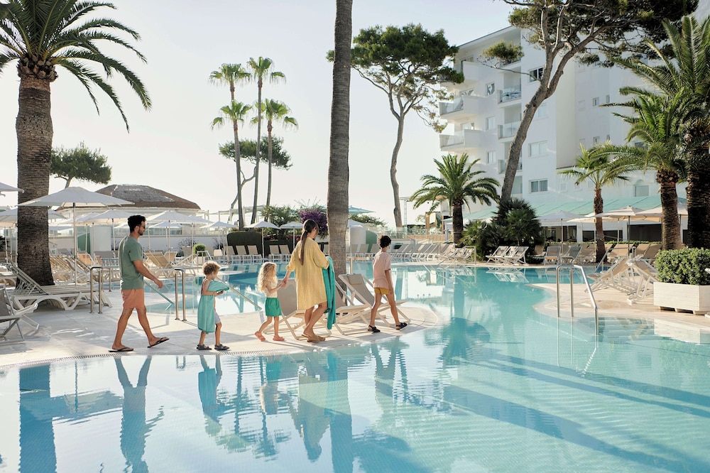 Iberostar Waves Alcudia Park — Swimming pool in Playa de Muro, Balearic Islands