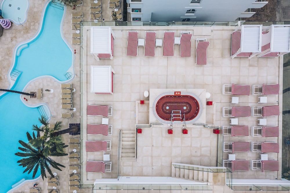 Iberostar Waves Alcudia Park — Swimming pool in Playa de Muro, Balearic Islands