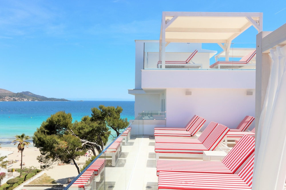 Iberostar Waves Alcudia Park — Hotel building in Playa de Muro, Balearic Islands