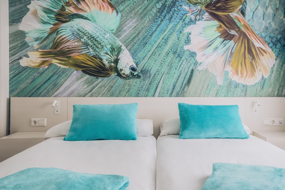 Iberostar Waves Alcudia Park — Hotel rooms in Playa de Muro, Balearic Islands