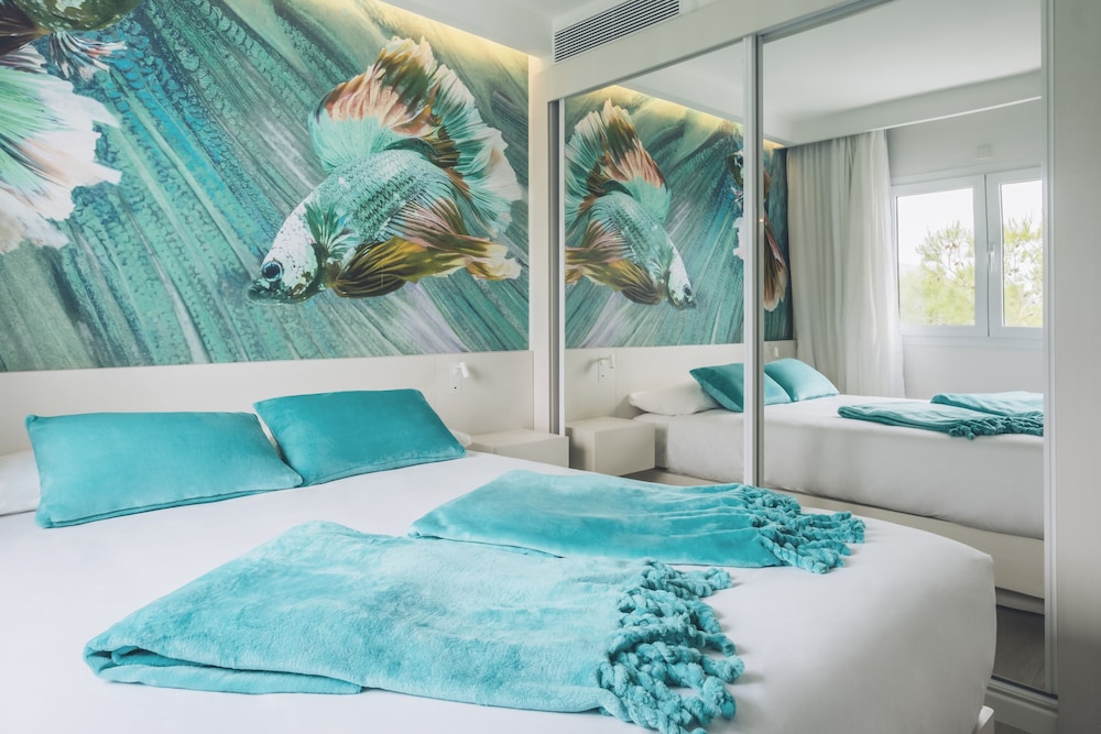 Iberostar Waves Alcudia Park — Hotel rooms in Playa de Muro, Balearic Islands