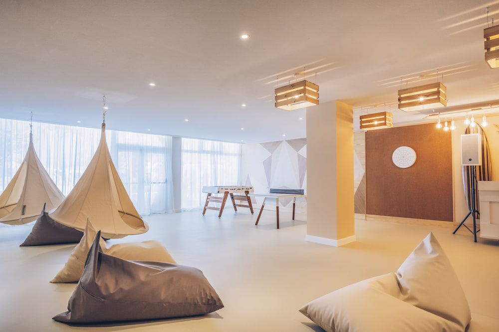 Iberostar Waves Alcudia Park — Hotel rooms in Playa de Muro, Balearic Islands