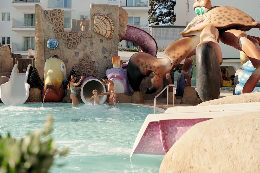 Iberostar Waves Alcudia Park — Swimming pool in Playa de Muro, Balearic Islands