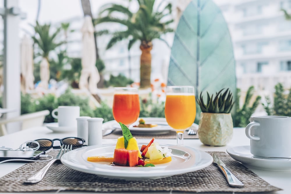 Iberostar Waves Alcudia Park — Restaurant & bars in Playa de Muro, Balearic Islands