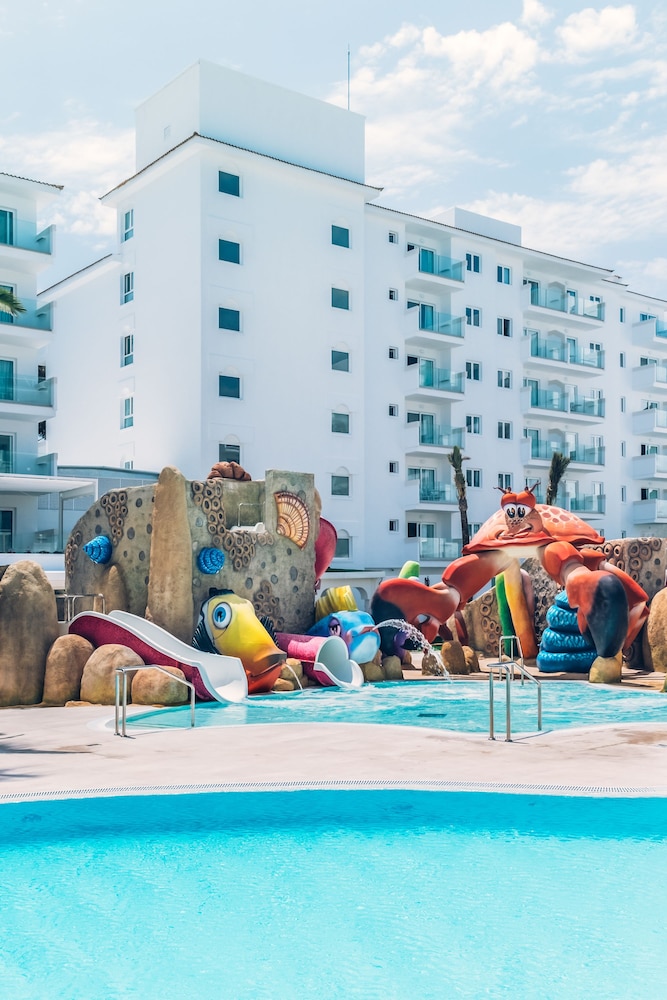 Iberostar Waves Alcudia Park — Attractions for children in Playa de Muro, Balearic Islands