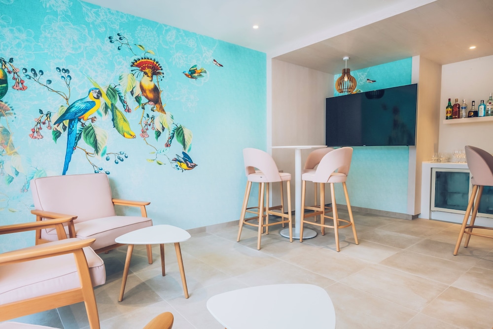 Iberostar Waves Alcudia Park — Restaurant & bars in Playa de Muro, Balearic Islands