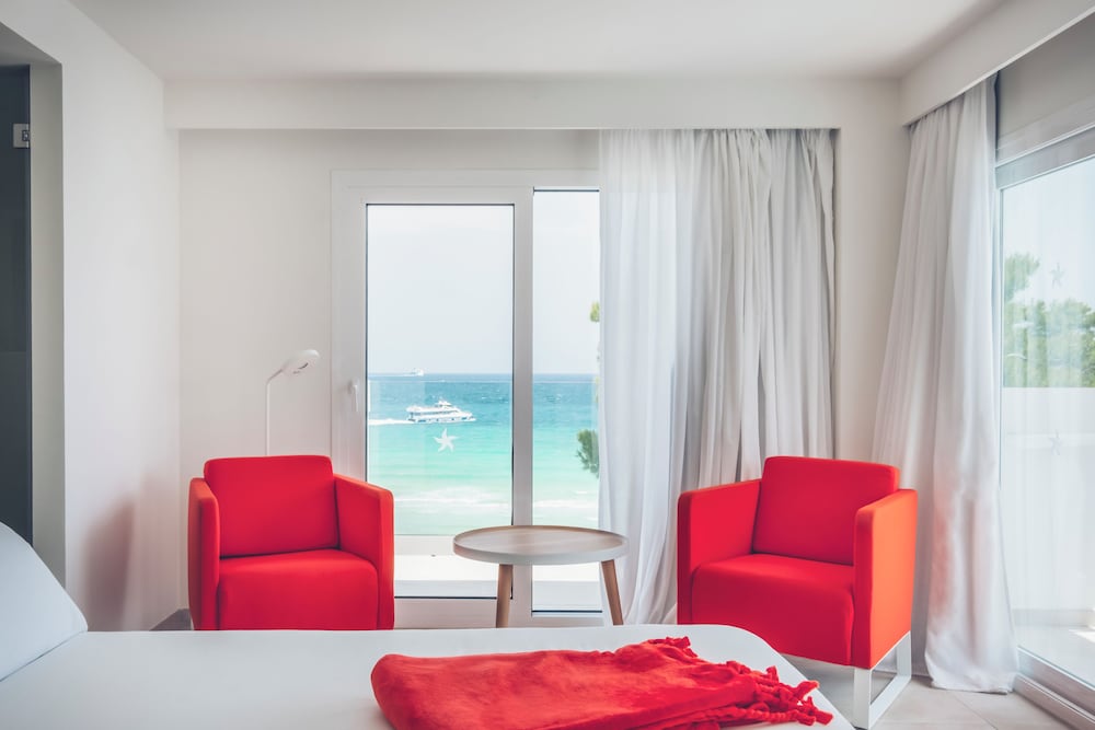 Iberostar Waves Alcudia Park — Hotel rooms in Playa de Muro, Balearic Islands