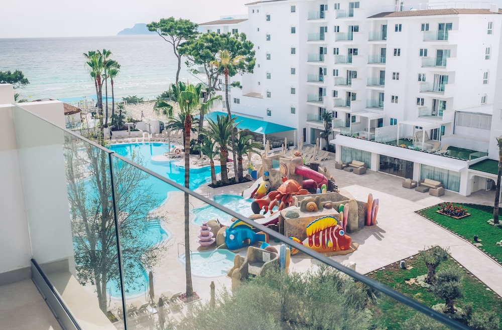 Iberostar Waves Alcudia Park — Attractions for children in Playa de Muro, Balearic Islands