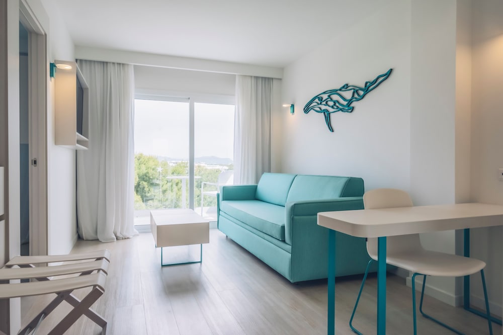 Iberostar Waves Alcudia Park — Hotel rooms in Playa de Muro, Balearic Islands