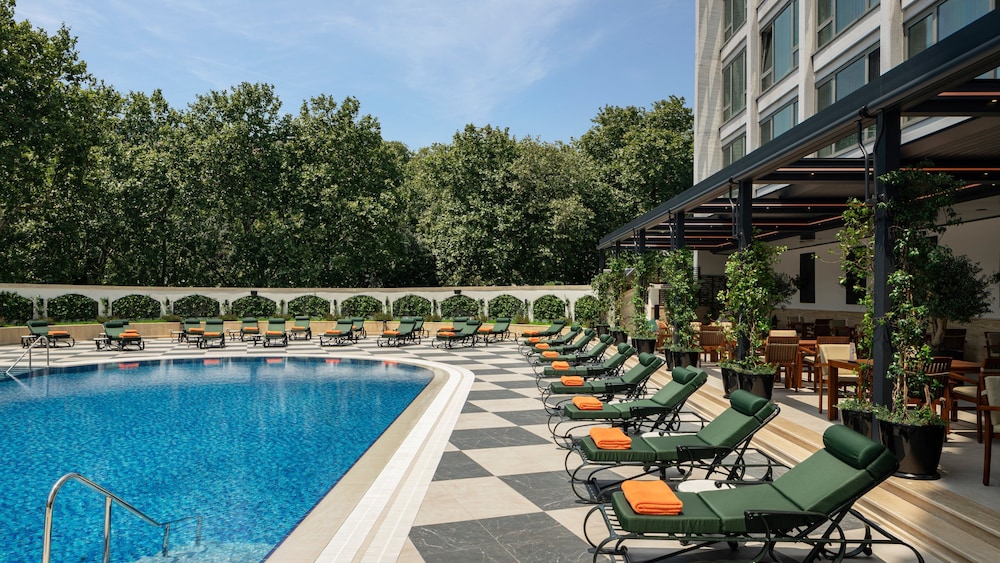 InterContinental Istanbul by IHG — Swimming pool in Istanbul, Istanbul