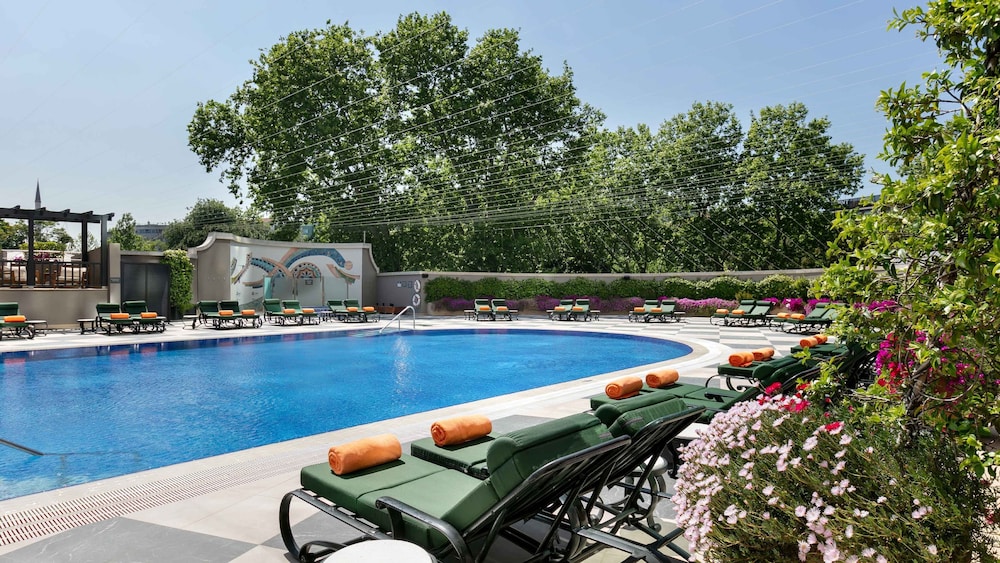 InterContinental Istanbul by IHG — Swimming pool in Istanbul, Istanbul