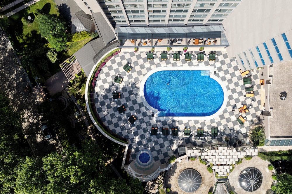 InterContinental Istanbul by IHG — Swimming pool in Istanbul, Istanbul