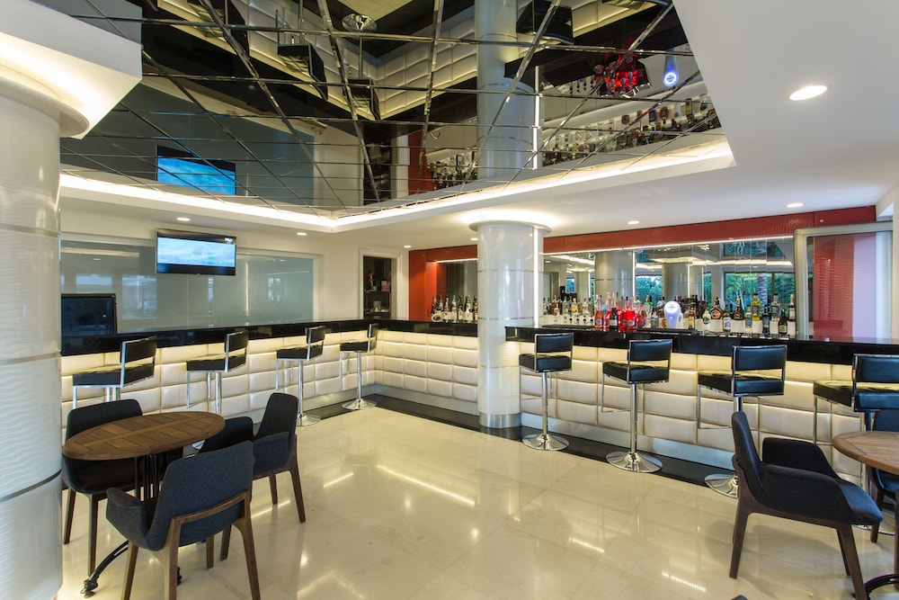 Falcon Hotel — Shared spaces in Antalya